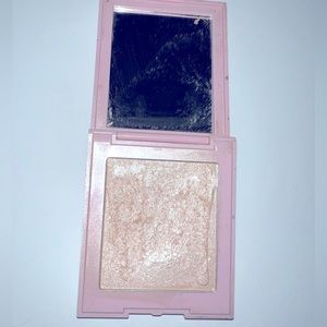 Kylie Cosmetics Highlighter!